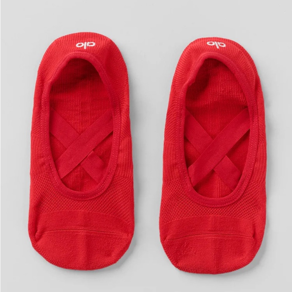 ALO YOGA | ✨NEW✨ Women's Pivot Barre Sock in Bright Red